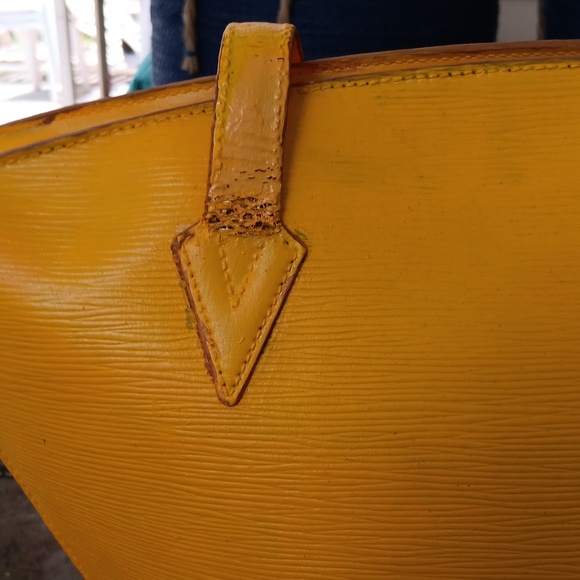REHAB LOUIS VUITTON YELLOW EPI LEATHER SHOULDERBAG - Picture 10 of 17